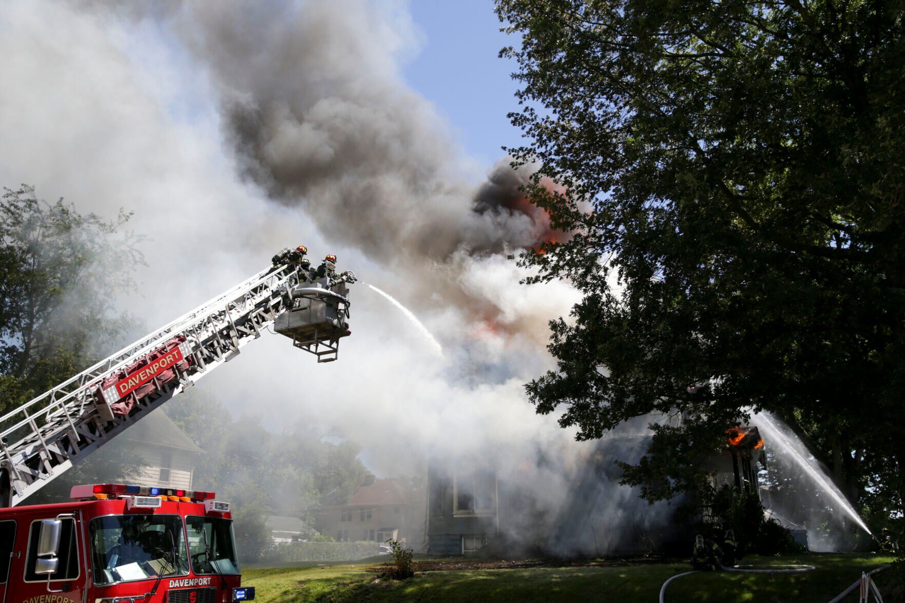 062122-qc-nws-pershingfire-11.jpg